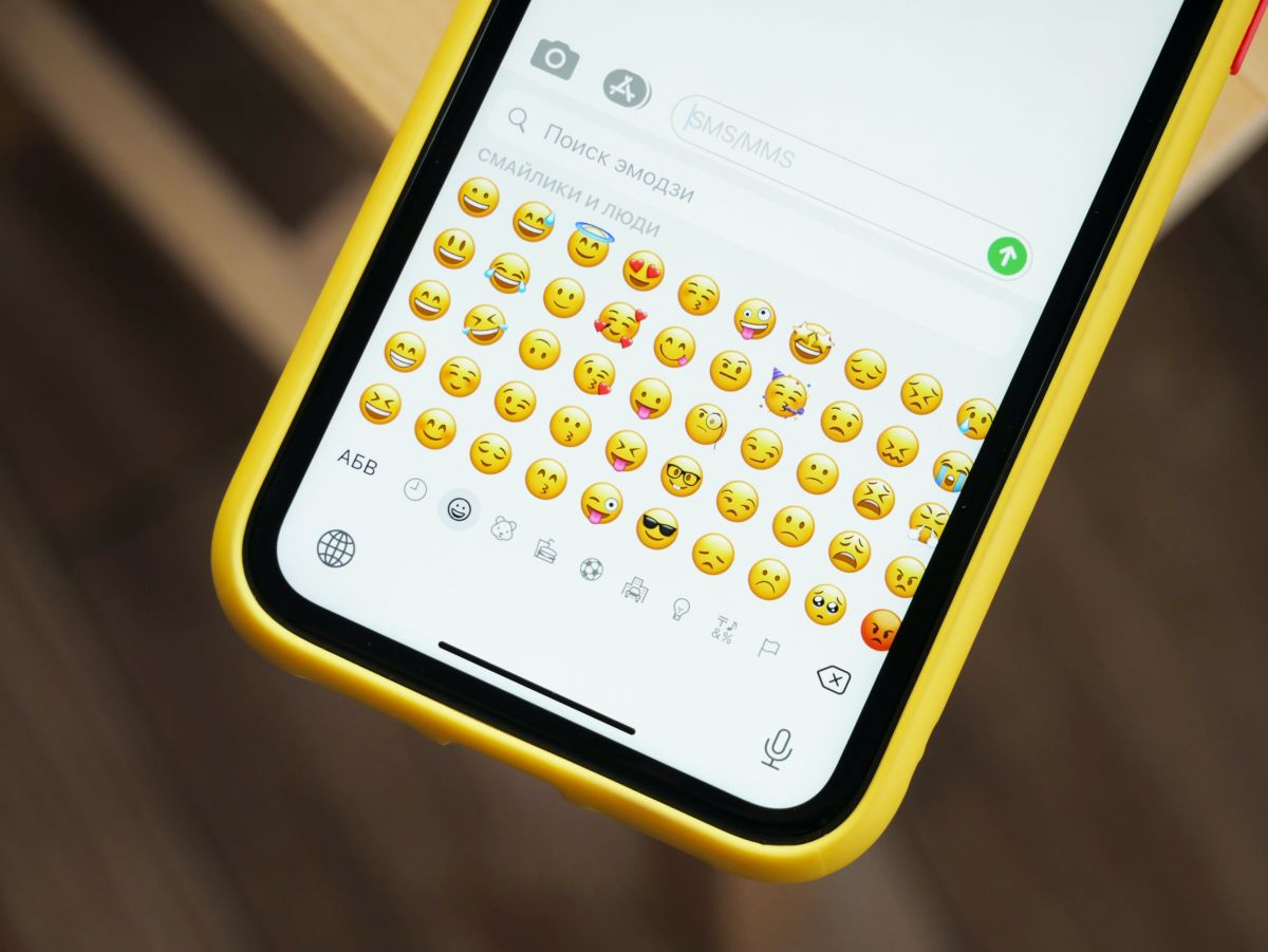 black emoji android keyboard apk
