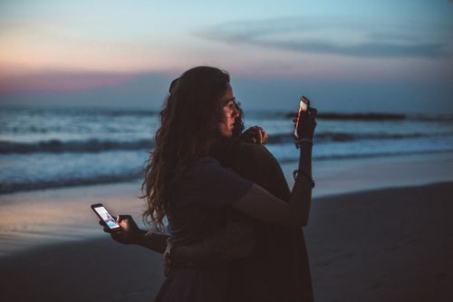 15 Anonymous Video Dating Apps & Sites To Talk To Strangers