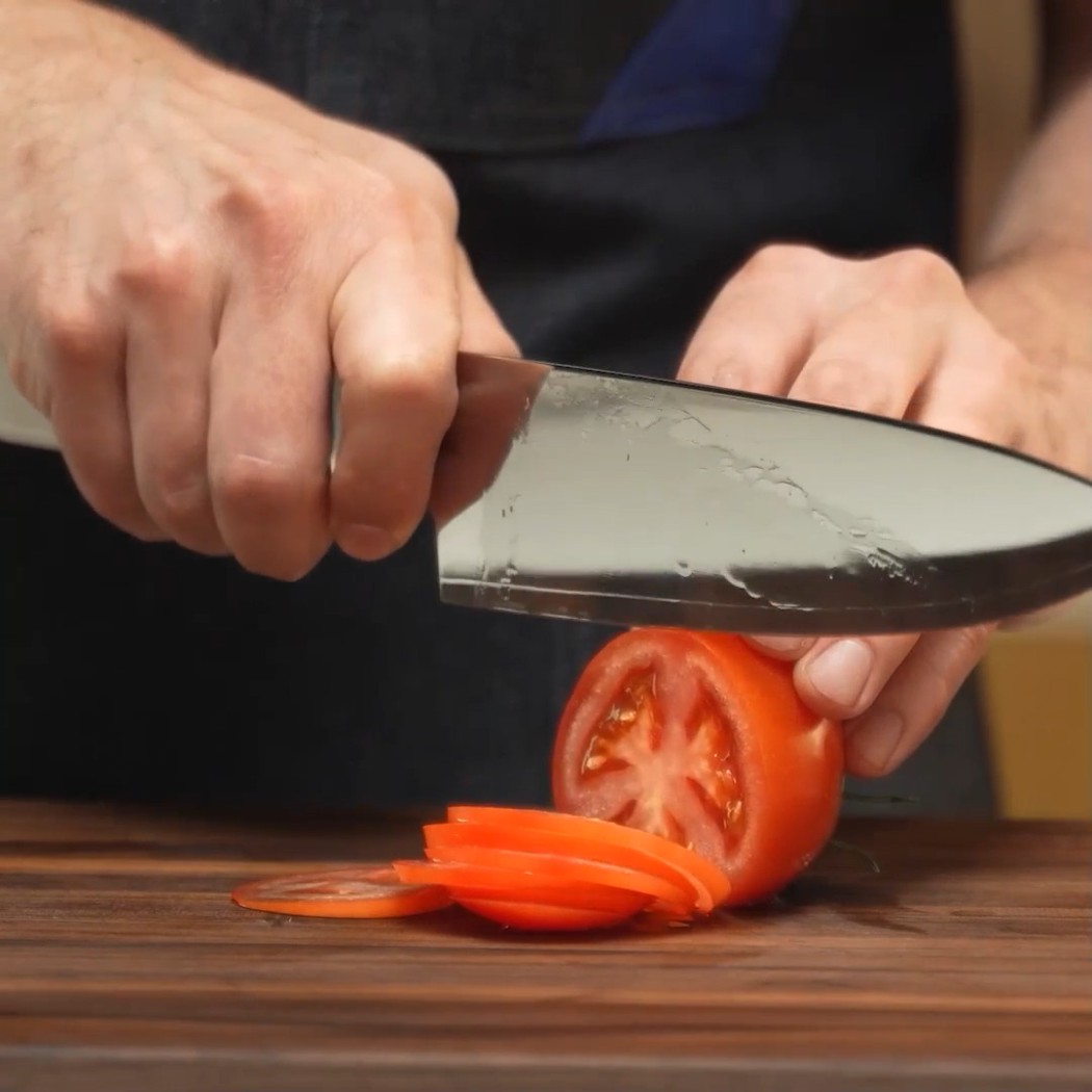 Someone Just Put an Ultrasonic Vibrating Motor in a Knife and It’s Brilliant for Clean Cuts
